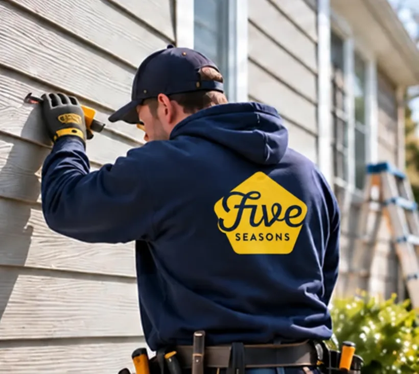 Five Seasons installer professionally installing siding